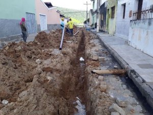 Governo e Casal renovam rede de abastecimento de água de mais de 800 casas no Sertão