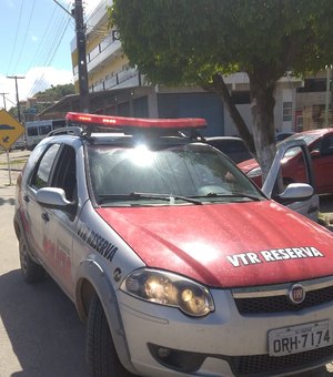 Jovem é flagrado pilotando moto de sandália e sem capacete em Maragogi