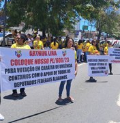 Famílias de crianças com síndrome do zika vírus protestam na Av. Fernandes Lima