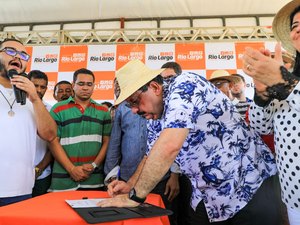 Prefeito assina ordem de serviço para construção de escola modelo em Rio Largo