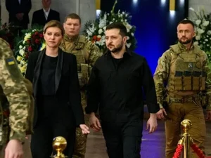 Casal Zelensky divide opiniões ao posar para Vogue; veja imagens