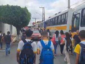 Após exoneração de guardas municipais, pais denunciam falta de segurança na saída das escolas