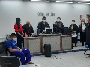 Acusado de matar adolescente que defendeu a irmã de assédio é condenado a 23 anos de prisão