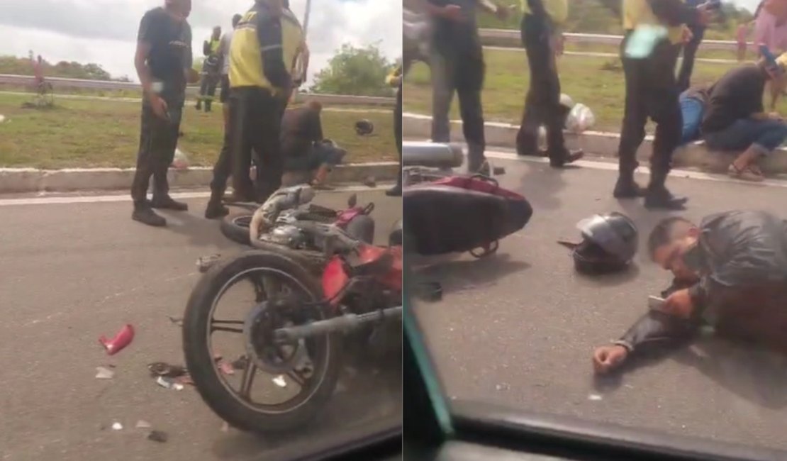 Caminhão tenta desviar de carro, atinge moto e deixa homem ferido na Rota do Mar