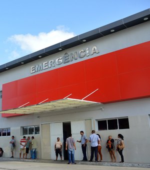 Jovem é socorrido pelos bombeiros após sofrer acidente de moto em Rio Largo
