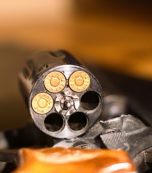 Homem é detido por porte ilegal de arma no bairro Canafístula, em Arapiraca