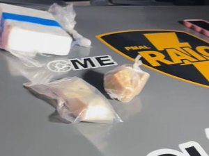 Casal é preso com drogas dentro da residência no bairro Jacintinho