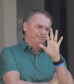 Bolsonaro iniciou fisioterapia e toma medicação para prevenção de trombose