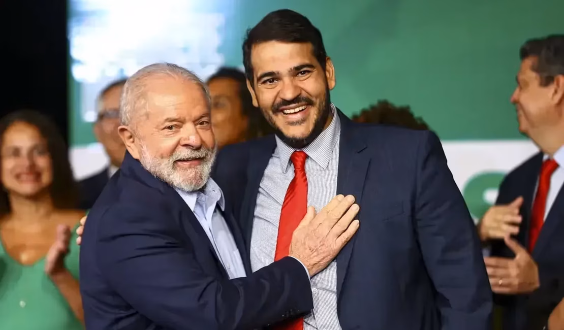 Lula diz que vai insistir na indicação de Messias para STF