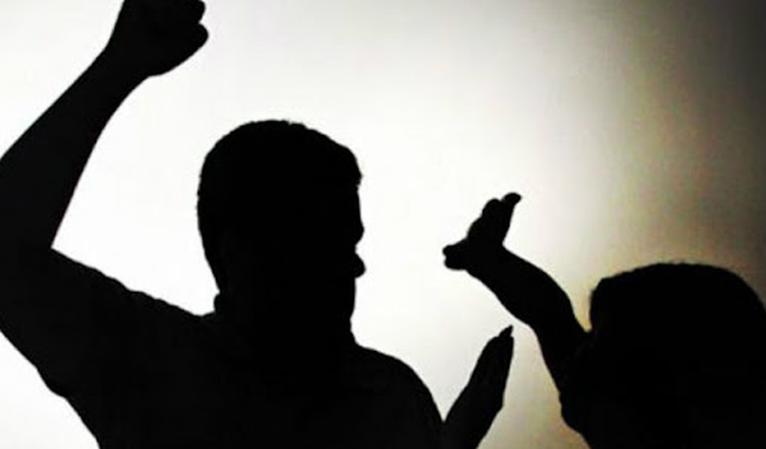 Homem é preso após socar, arrastar esposa pelos cabelos e levar filho de 2 anos a bar no Agreste