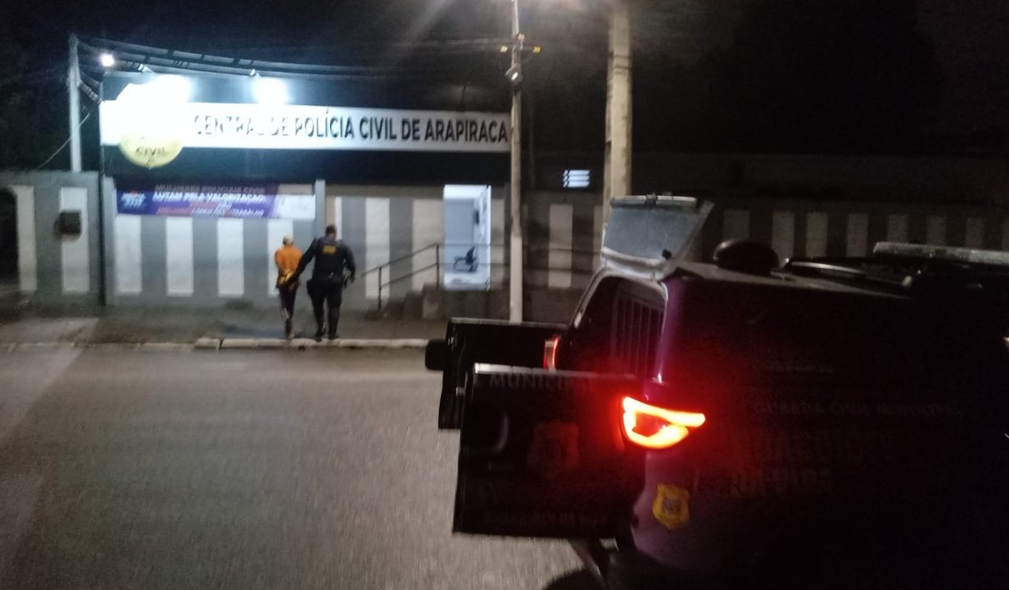 Ação policial termina com mulher presa por tráfico de drogas em Arapiraca