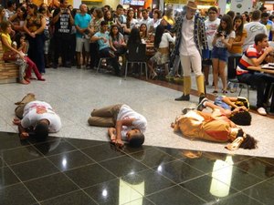 Escola Santa Catarina realiza ação em combate a exclusão social