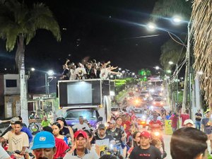 Após conquista da Taça Brasil de Futsal, Esporte Clube Traipu é recebido com festa pela população da cidade