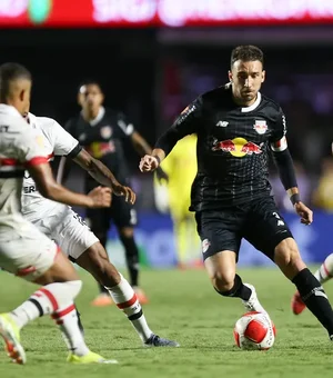 Flamengo mantém investida por Léo Ortiz e vai a São Paulo pela contratação