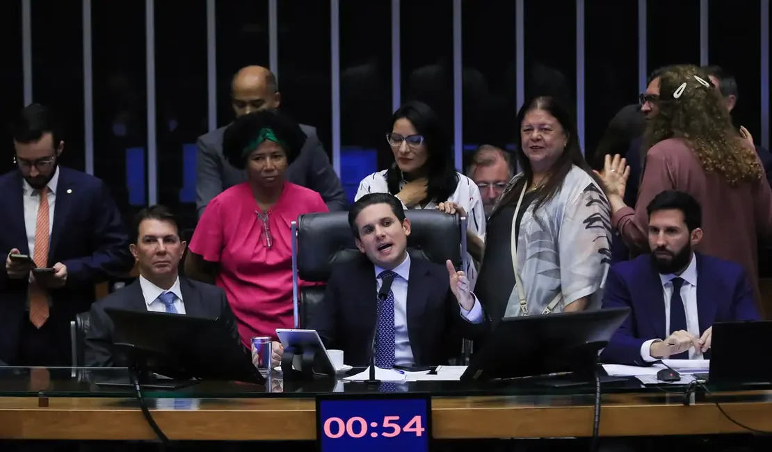 Câmara dos Deputados aprova licença menstrual de até dois dias