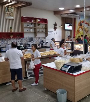 [Vídeo] São Gerônimo é festejado e padaria comemora junto com clientes