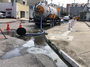 BRK Ambiental é autuada pelo IMA após denúncias sobre esgotos sem tratamento transbordando em Maceió