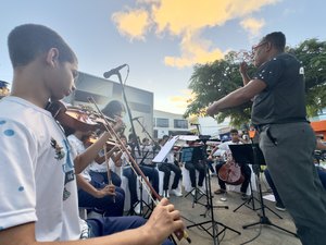 [Vídeo] Núcleo de Orquestra Jovem de Maragogi faz apresentação homenageando mães