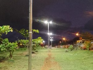 Ilumina instala luminárias de LED em praças de Riacho Doce