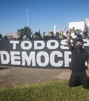 Protestos a favor e contra Bolsonaro acontecem em Brasília