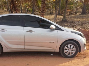 Padre tem carro, dinheiro e cartões de crédito roubados