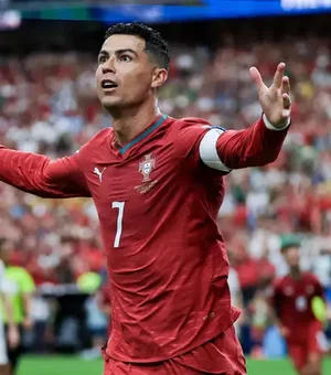 Cristiano Ronaldo segue como o atleta mais bem pago do mundo