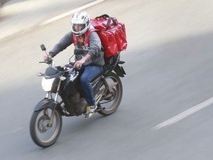 Projeto que estabelece pontos fixos para entregadores de aplicativa ganha parecer favorável