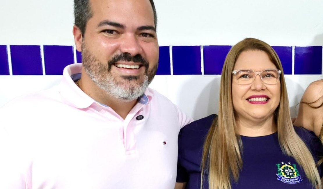 Prefeitura de Atalaia reconhece educadores com Prêmio Escola 10