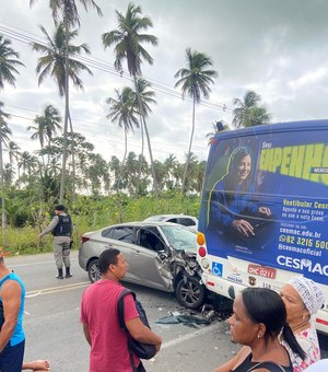 Motociclista tenta desviar de acidente com ônibus, cai e fica ferido na AL-101 Norte