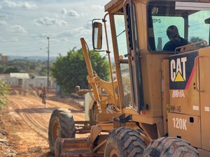 Prefeitura de Arapiraca inicia pavimentação de ruas no bairro Mangabeiras