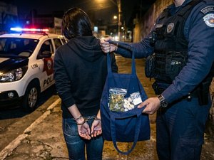 Mulher é presa com maconha, crack e cocaína no município de Coqueiro Seco