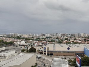 Inmet alerta para chuvas intensas em todo litoral de Alagoas