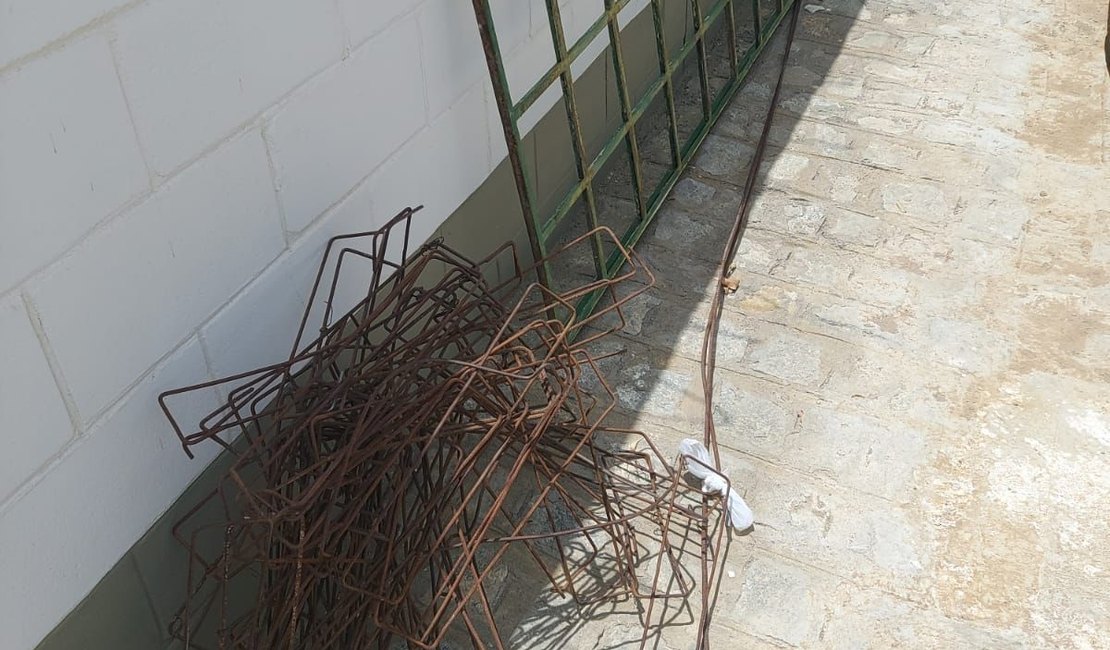 Ladrões roubam portão de metal de obra em escola de Palmeira dos Índios