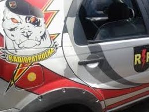 Suspeitos abandonam moto roubada minutos após assalto em Arapiraca