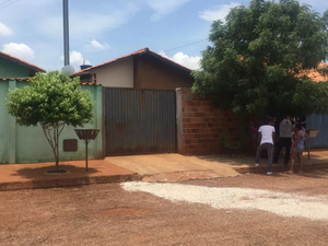 Mãe alega que matou filho enforcado porque ele não quis limpar a casa de madrugada, diz polícia