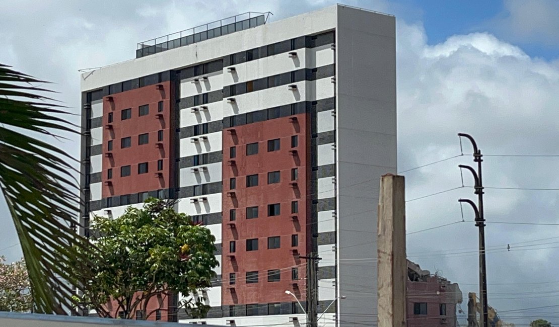 Edifício localizado no Pinheiro é demolido nesta quinta-feira