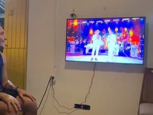 João Gomes se emociona com participação em especial de Roberto Carlos