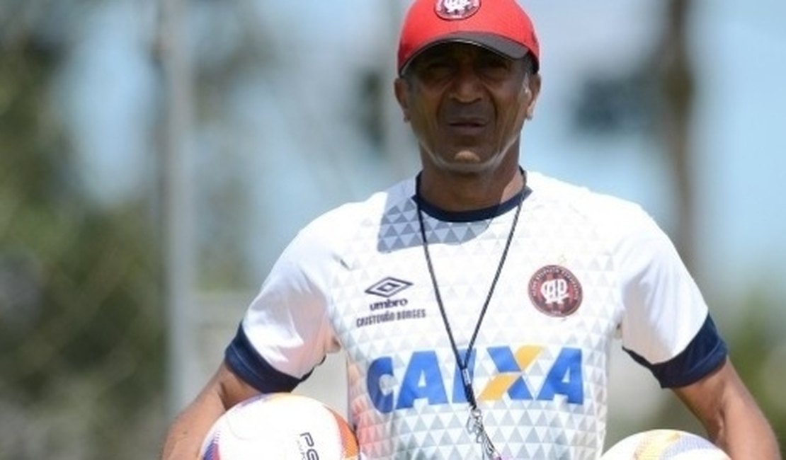 Atlético-PR anuncia saída do técnico Cristóvão Borges