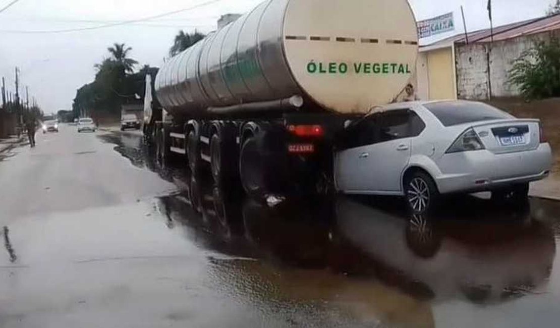 Homem morre após colidir carro em caminhão-tanque  estacionado em via pública