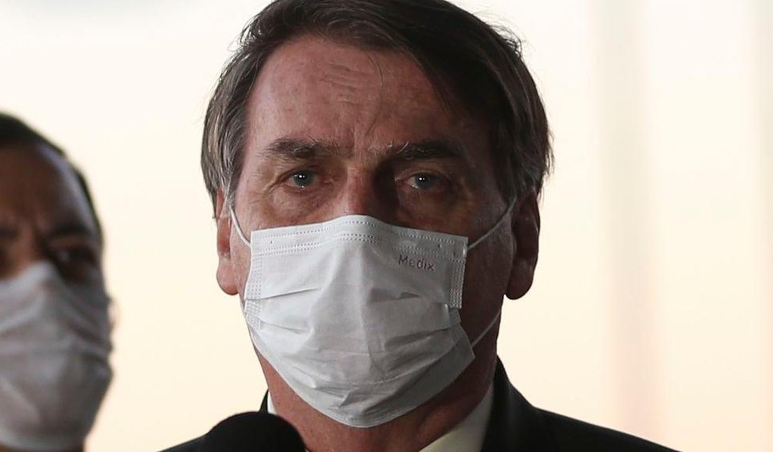 Bolsonaro veta repasse de R$ 8,6 bi para estados e municípios combaterem coronavírus