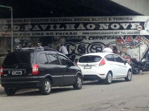 Policiais são suspeitos por chacina na sede de torcida corintiana, diz jornal