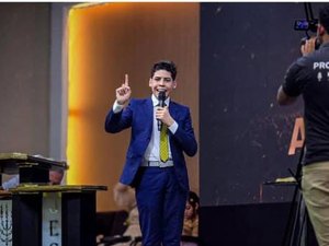 ‘Pastor mirim’ Miguel Oliveira do ‘Of the king of the power’ lota igrejas em AL