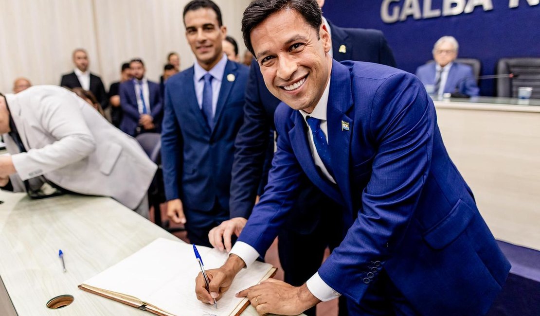 Rodrigo Cunha assume comando da Prefeitura de Maceió e promete dar continuidade à gestão