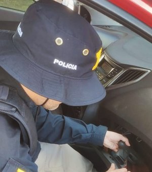 Dois homens são presos por porte ilegal de arma de fogo durante abordagem da PRF em Rio Largo