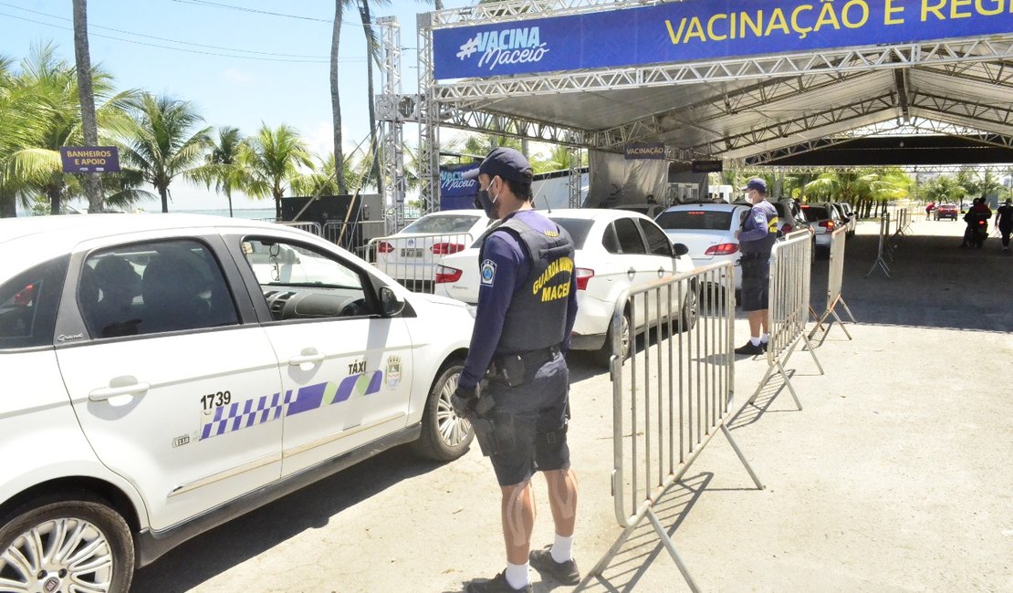 Bike Patrulha garante segurança em ponto de vacinação contra a Covid-19