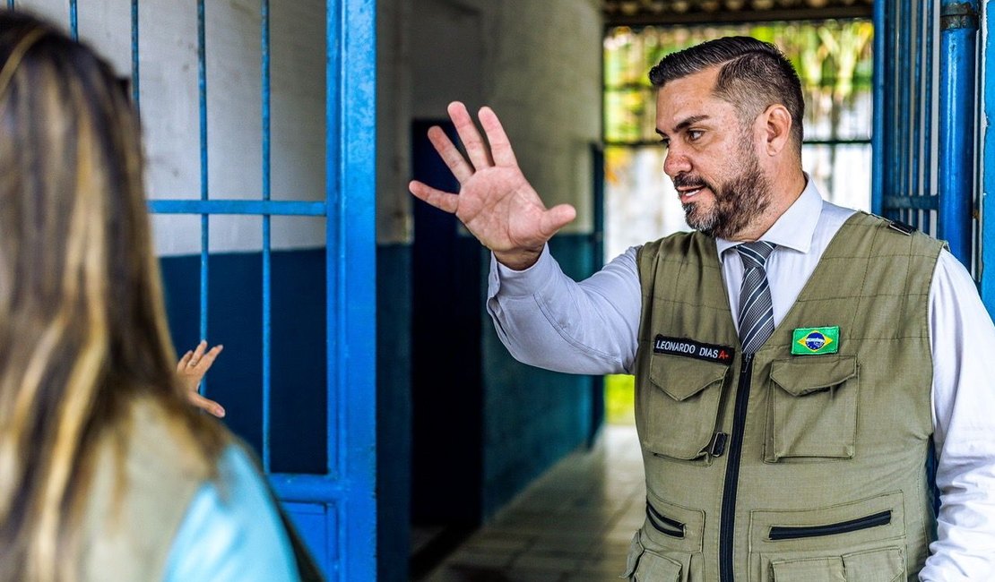 Após fiscalizações, Leonardo Dias solicita reparos estruturais em escolas
