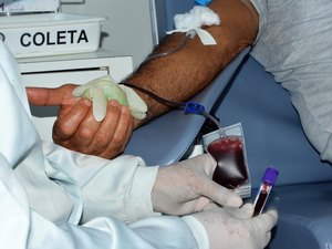 Hemoal realiza cadastro para doação de medula óssea no Ifal do Benedito Bentes