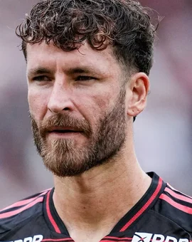 Affair? Léo Pereira é visto saindo de festa com ginasta da Seleção