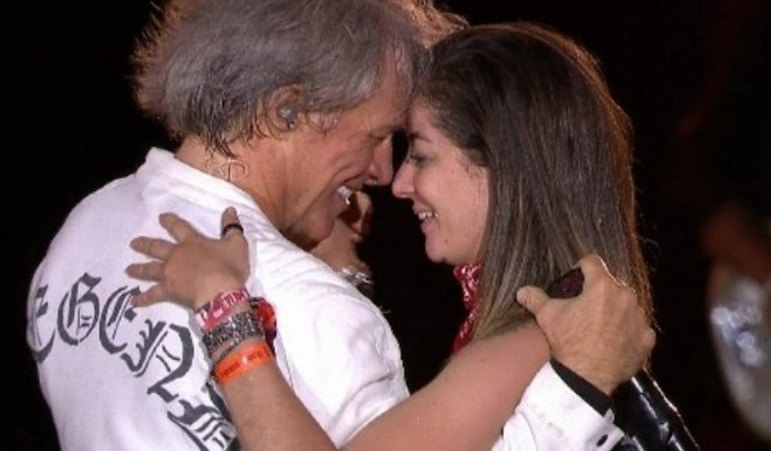 Fã sobe no palco do Rock in Rio e ganha beijo de Bon Jovi