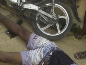 Motociclista morre após colidir com poste em Penedo